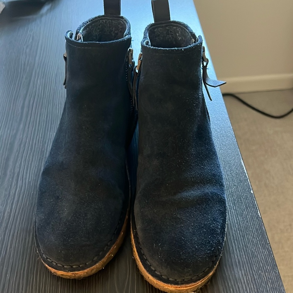 Ellen Degeneres Suede Booties with Double zippers.  Size 7.  Navy.  Lightly worn